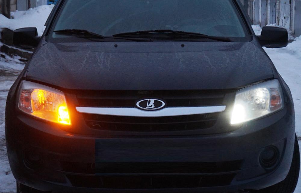 7443 W21/5W LED Bulb Real Vehicle Installation - White DRL vs Amber Turn